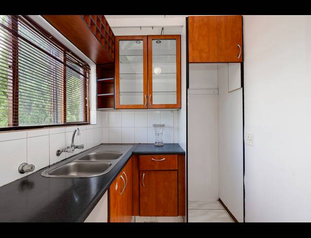 2 BEDROOM APARTMENT FOR SALE IN SUNNINGHILL